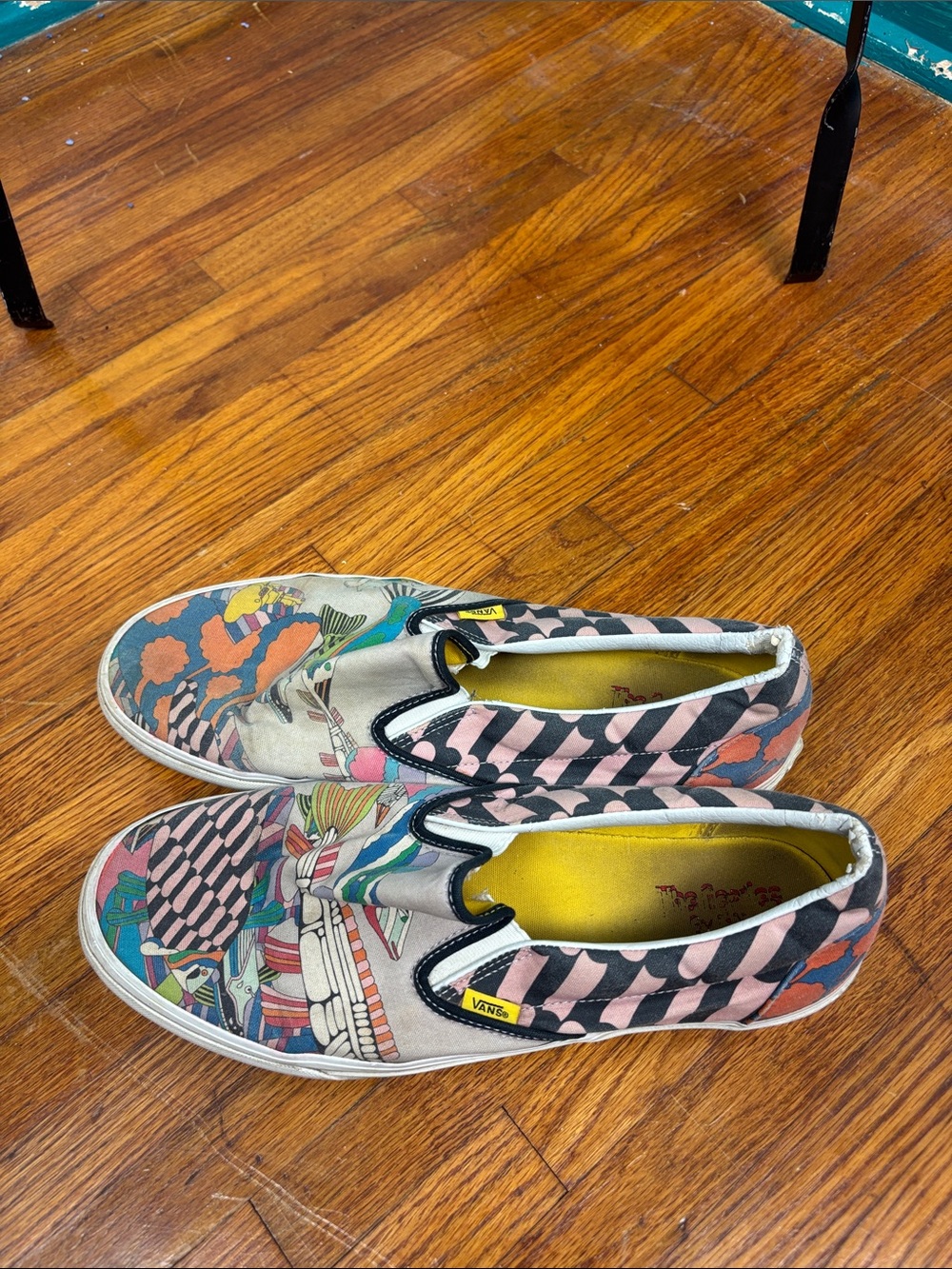 Vans men’s Slip-On Sneakers in yellow submarine Graphic - Picture 2 of 5